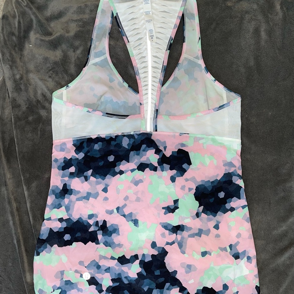 Workout top - Picture 2 of 2